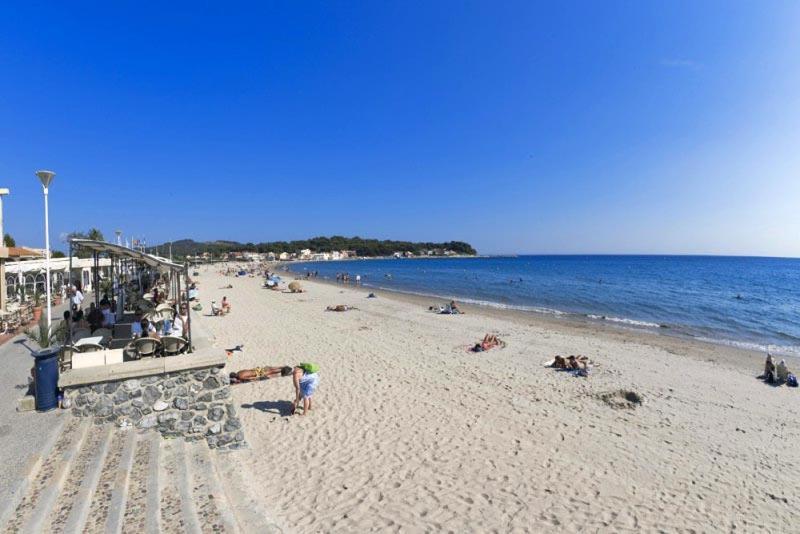 "L'Hippocampe", Climatise, 60 M2 , 2 Chambres, Tres Calme, Plage Des Sablettes Et Commerces A 3 Minutes A Pied, Wifi, Parking Gratuit, Lit King Size 滨海拉塞讷 外观 照片